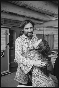 Dennis Hopper és felesége, Michelle Phillips otthon Új-Mexikóban