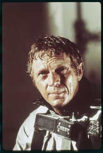 Steve McQueen a The Towering Inferno forgatásán alkotó: Orlando Suero
