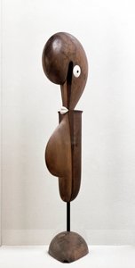Groteszk (fa szobor alkotó: Oskar Schlemmer