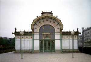 Szecesszió: Otto Wagner (1841-1918) építész által készített, Karlsplatz metróállomás (ma kávézó) pavilonjának képe (Bécsi szecesszió) 1894-1899 Bécs, Ausztria