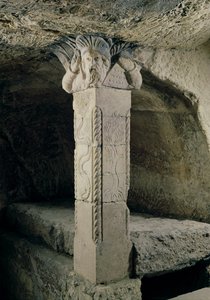 Oszlop a kriptából, Mózes fejével a tőkén, Kr. u. 415 alkotó: Paleo Christian