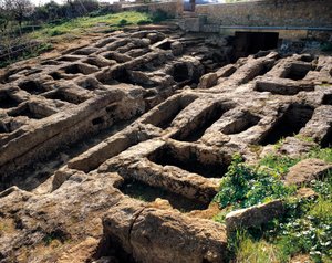 A keresztény nekropolisz romjai a Templomok völgyében, 4-5. század. Agrigento, Agrigento. Szicília Olaszország alkotó: Paleo Christian