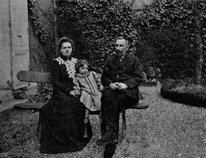 „M. és Mme Curie párizsi házuk kertjében”, c1902, 1903 alkotó: Paris Ellis