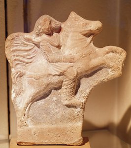 Pártus lovas szobra (terrakotta)