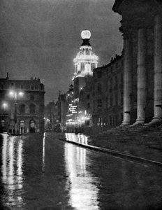 Nedves idő a Trafalgar Square-en, Londonban, 1926-1927