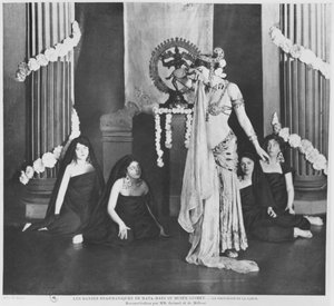 Mata Hari fellép a Musee Guimet-ben, Párizsban, 1905. március 13-án