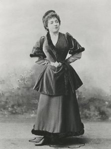 Juliette Girard portréja, 1900 körül
