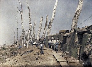 A francia vonal Het Sasnál egy tüzérségi tűz által pusztított területen, Belgium, 1917. szeptember 10. (autokróm)