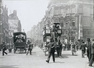 Ludgate Circus, London, a királynő jubileumára készült, 1897 alkotó: Paul Martin