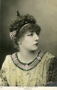 Henriette Rosine Bernard, más néven Sarah Bernhardt (1844-1923), mint „Théodora”, Victorien Sardou játéka, 1884-ben (fotó)