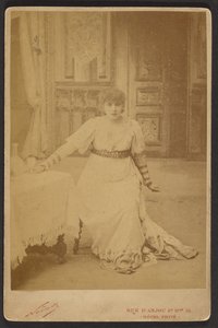 Sarah Bernhardt als Floria in La Tosca alkotó: Paul Nadar
