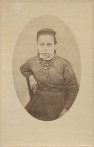 Hisztéria, normál megjelenés, Bourneville és P. Regnard „Iconographie Photographique de La Salpetriere” illusztrációja, I. tábla, Párizs, 1876 (albumnyomat)