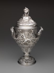 Fedett pohár, 1742