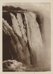 Victoria-vízesés, a főesés a szürkehályog-szigetről (f/w fotó) alkotó: Percy M. Clark