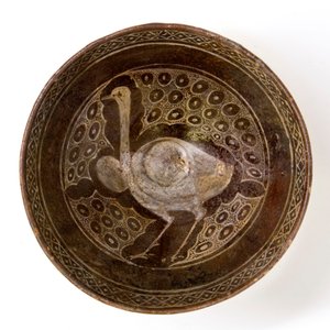 10. századi perzsa kerámiatál, amely struccot ábrázol alkotó: Persian School