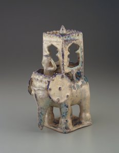 Elefánt howdával és figurával, Irán, Seljud-dinasztia (kerámia)