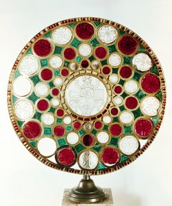 Salamon kupa, amelyen egy király domborműve látható, Sassanian-kor (226-651) (arany, hegyikristály, gránát és zöld üveg)