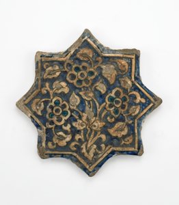 Nyolcágú csillag alakú csempe, Il-Khanid időszak, 1256-1335 (kőpaszta, öntött és átlátszó máz alatt festett) alkotó: Persian School