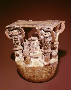 Istenség a trónon az udvaroncok által támogatott tetővel, Recuay Culture (kerámia) alkotó: Peruvian School