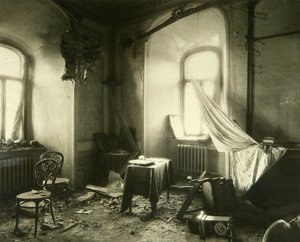 1917-es orosz forradalom: A moszkvai Kremlben található Chudov-kolostor belseje az 1917. novemberi bombázás után. Pjotr ​​Petrovics Pavlov (1860-1925) fényképe alkotó: Petr Petrovich Pavlov