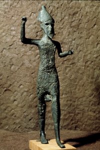Fönícia: istenfigura bronzból. Találja meg a tengerben Selinunte (Selinonte) közelében, Szicíliában. Kr.e. 14-13. Palermo, Nemzeti Régészeti Múzeum