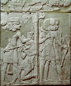 Föníciai civilizáció: ágydísz alacsony elefántcsont domborművel, amely az ellenséget fenyegető királyt ábrázolja. Ugarit vagy Ugarit helyéről, az ősi szíriai idézet a Tell de Ras Shamra-n. Kr.e. 14. század. V 24 cm Damaszkusz, Nemzeti Régészeti Múzeum Syr alkotó: Phoenician