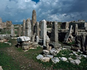Az obeliszkek temploma alkotó: Phoenician Phoenician