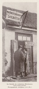 Osztrák katonák számára fenntartott bordélyház (fekete-fehér fotó)