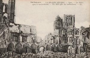 A posztócsarnok romjai, Ypres, Belgium, az első világháború alatti bombázás után