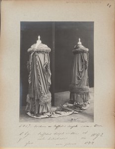 Albumoldal: House of Worth, Evening Mantle alkotó: Photographer French