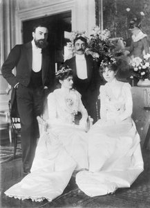 L-R: Ernest Rouart (1874-1942) és felesége Julie Manet (1878-1967), Paul Valery (1871-1945) és felesége, Jeannie Gobillard (1877-1970), házasságkötésük napján, 1900 májusában (b/ w fotó)