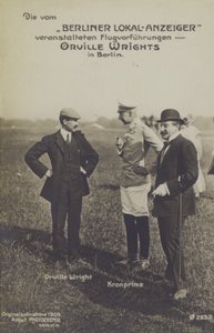 Orville Wright amerikai pilóta berlini látogatása során Vilmos német trónörökössel beszélget (f/w fotó) alkotó: Photographer German