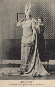 Brunhilde, a legszebb és legmagasabb német óriásnő (f/w fotó)