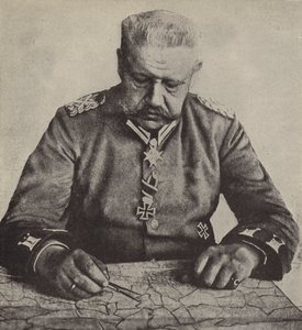 Von Hindenburg tábornagy térképet tanulmányoz (f/w fotó) alkotó: Photographer German