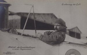 Louis Bleriot francia pilóta, aki elsőként repült át a La Manche csatornán, monoplánjával (f/w fotó) alkotó: Photographer German
