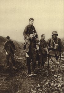 Lábsebességű német gyalogost, akit brit foglyok vittek el a csatatérről, I. világháború alkotó: Photographer German