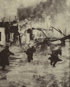 Német katonák előrenyomulva Rotterdam égő romjain a Luftwaffe bombázása után, II. világháború, 1940. május (f/w fotó) alkotó: Photographer German