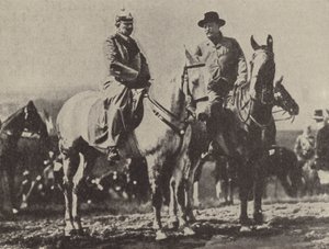 II. Wilhelm német császár és Theodore Roosevelt amerikai elnök a német hadsereg manővereit figyeli alkotó: Photographer German
