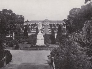 Potsdam, Nagy Frigyes emlékműve és kilátás a Sanssouci palotára (f/w fotó) alkotó: Photographer German