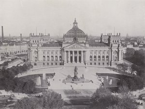 A Reichstag épülete és a Bismarck-emlékmű (f/w fotó) alkotó: Photographer German