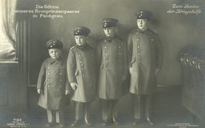 Vilmos német koronaherceg fiai katonai egyenruhában (f/w fotó) alkotó: Photographer German