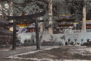 Japán, 1912 körül: Mauzóleum és itt található az első Shogun, a Tokugawa-dinasztia Iyeyasuja, a közel 300 éves Nikko (fotó) alkotó: Photographer Japanese