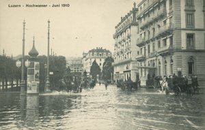 Árvíz, Luzern, Svájc (fekete-fehér fotó)