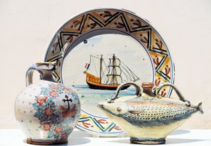 Műtárgyak a Vietrisi Kerámia Múzeumban, Vietri sul Mare, Campania, Olaszország alkotó: Blaise Nicolas Le Sueur