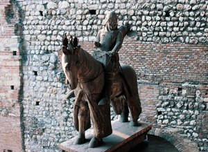 Cangrande I della Scala lovas szobra, Castelvecchio, Verona, Veneto, Olaszország