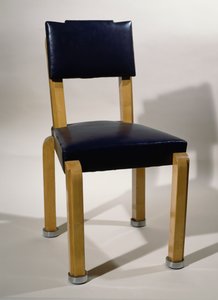 Szék, Pierre-Emile Legrain (1889-1929), kék bőrből és platánfából, Art deco stílusban. Franciaország, XX. század.