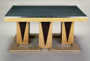 Asztal, Pierre-Emile Legrain (1889-1929), sötétre lakkozott platán, Art deco stílusban. Franciaország, XX. század.