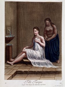 Török lány, akinek befonják a haját a fürdőben - a „” 100 levente különböző nemzeteit ábrázoló gyűjtemény 1707-ben és 1708-ban” M. de Frriol, a király portai nagykövetének parancsára, és 1712-1313-ban frissítve. M. Le Hay gondozásában,