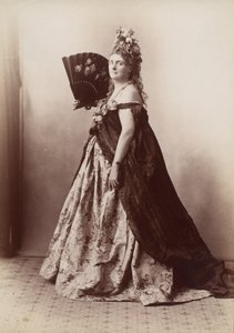 [Castiglione grófnője, a rózsák sorozatából], 1895.