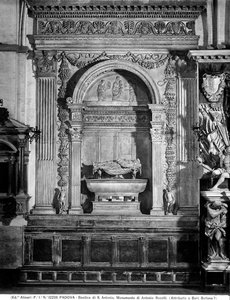 Antonio Roselli emlékműve (márvány) alkotó: Pietro Lombardo